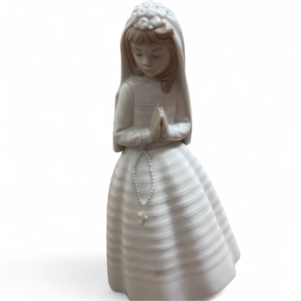 Nao by Lladro porcelain figurine  First Communion Girl Girl Praying Spain 9”